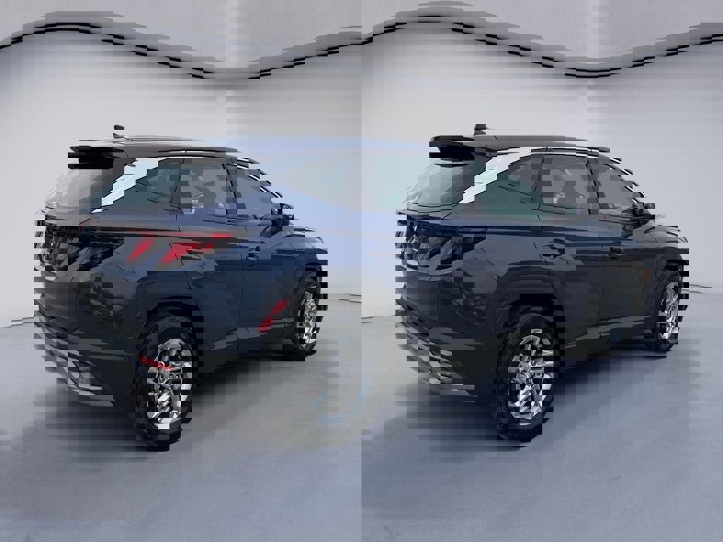 Used 2025 Hyundai Tucson SE image 5