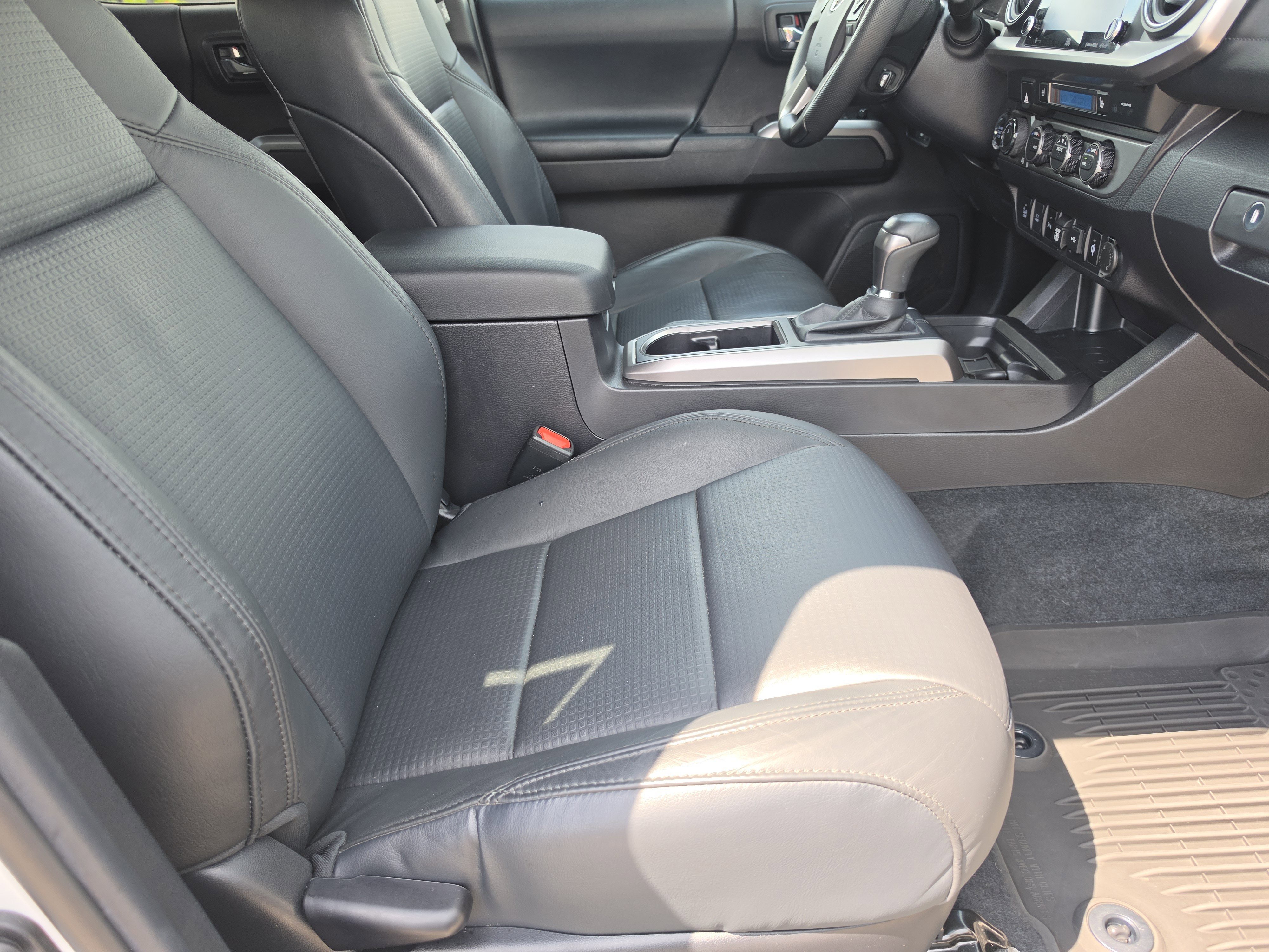 Certified 2022 Toyota Tacoma Limited AWD/4WD image 12