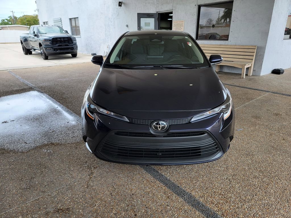 Used 2025 Toyota Corolla LE FWD image 9