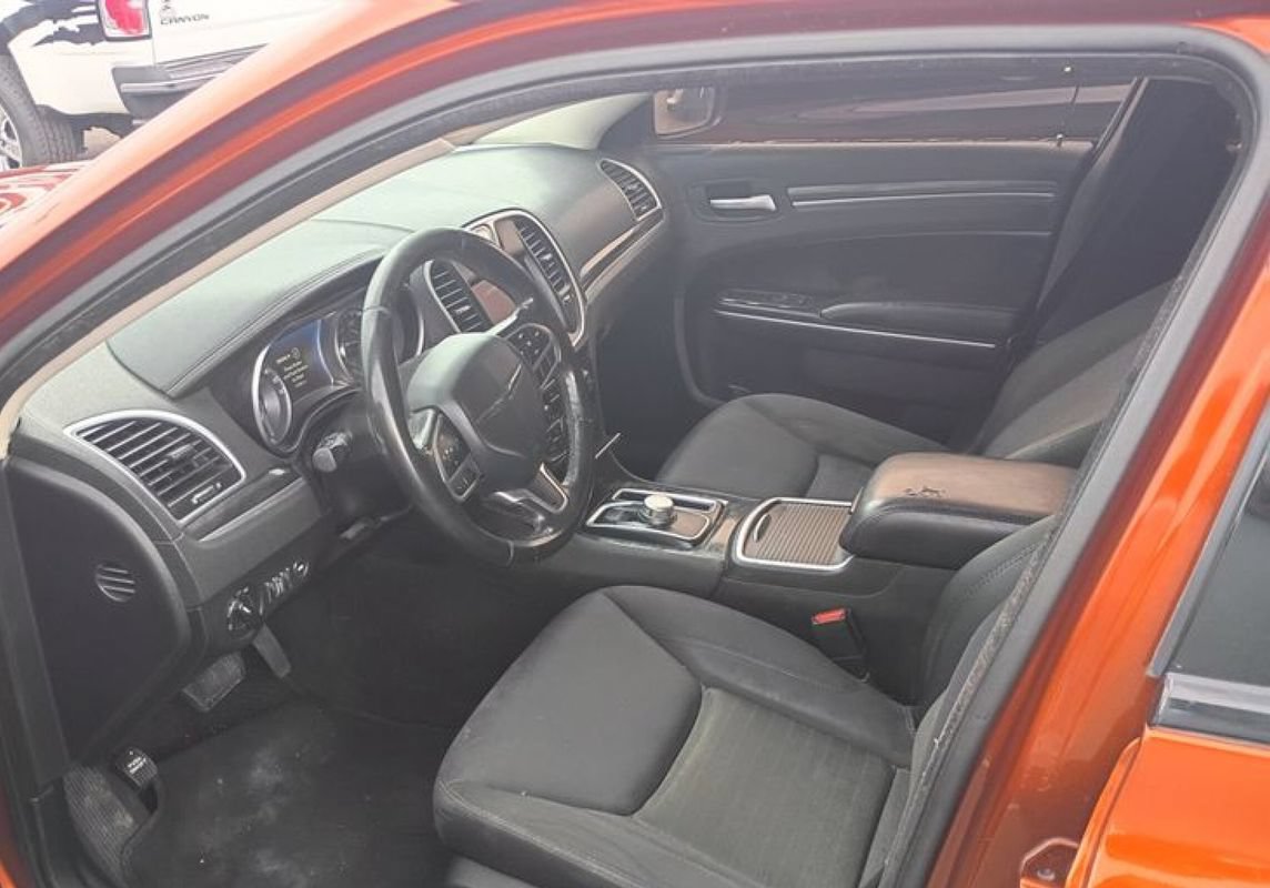 Used 2020 Chrysler 300 Touring w/ Sport Appearance Package RWD image 9