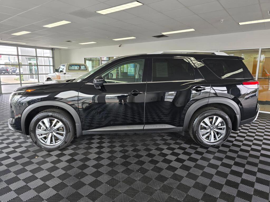 Used 2025 Nissan Pathfinder SL image 6