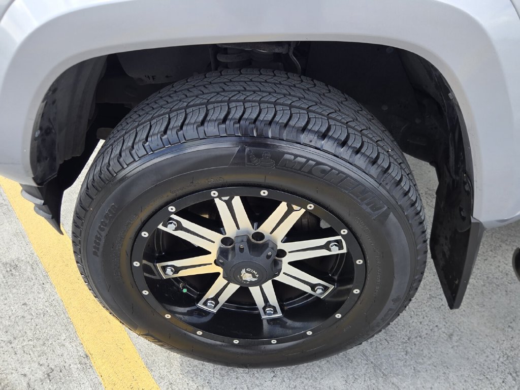 Used 2017 Toyota Tacoma SR5 w/ Tow Package RWD image 10