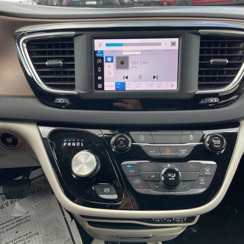 Used 2023 Chrysler Voyager LX image 8