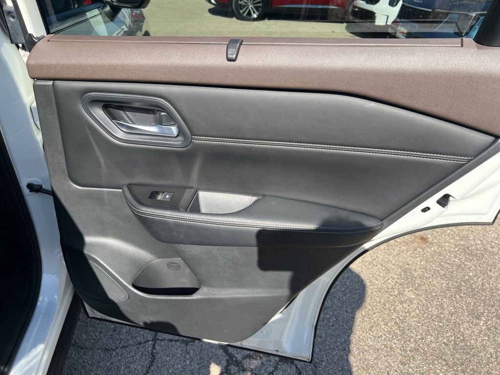 Used 2023 Nissan Rogue SL w/ SL Premium Package AWD/4WD image 18