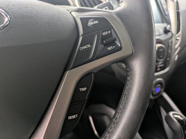 Used 2017 Hyundai Veloster Value Edition FWD image 11