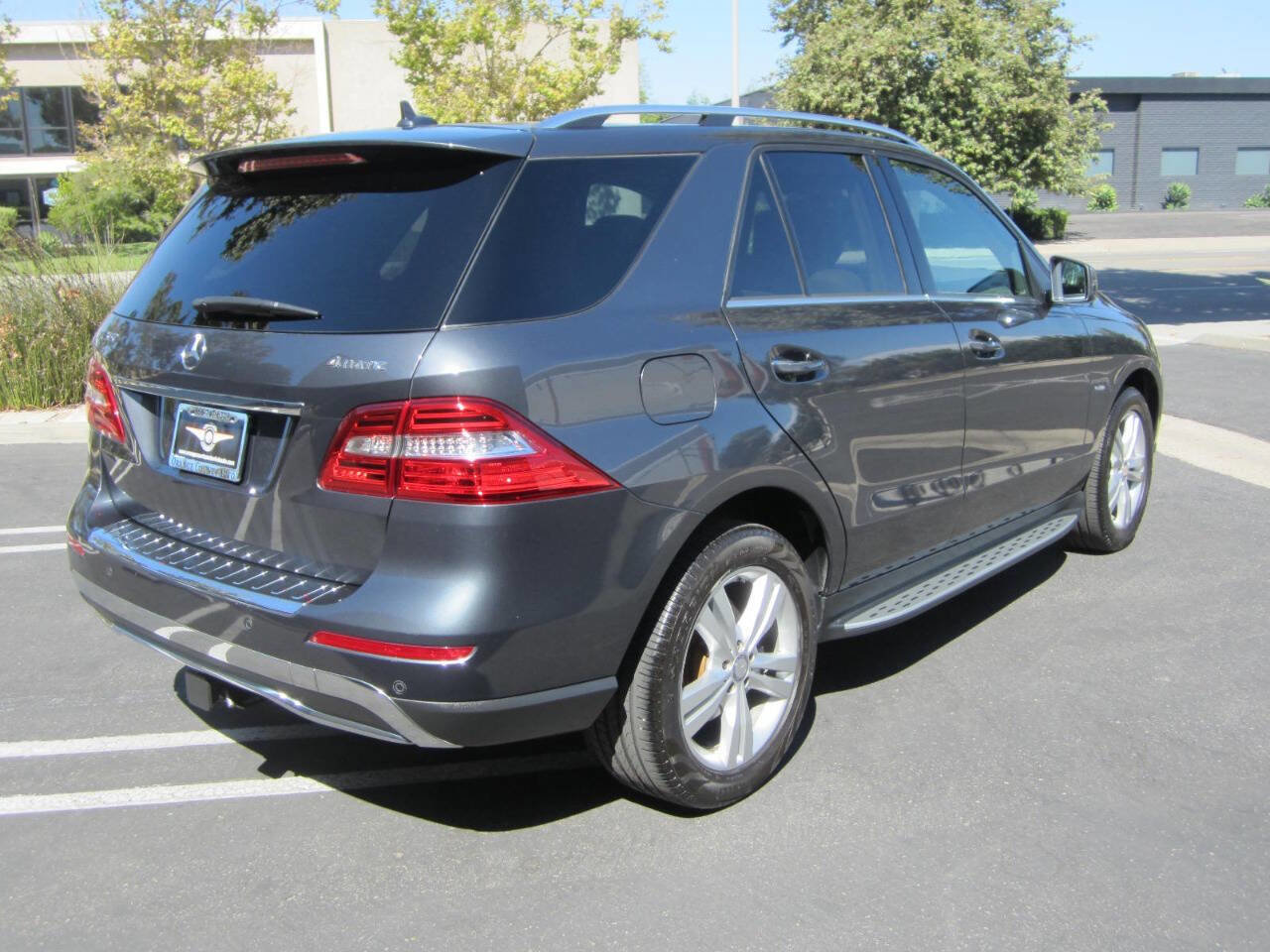 Used 2012 Mercedes-Benz ML 350 ML 350 AWD 4MATIC 4dr SUV image 3