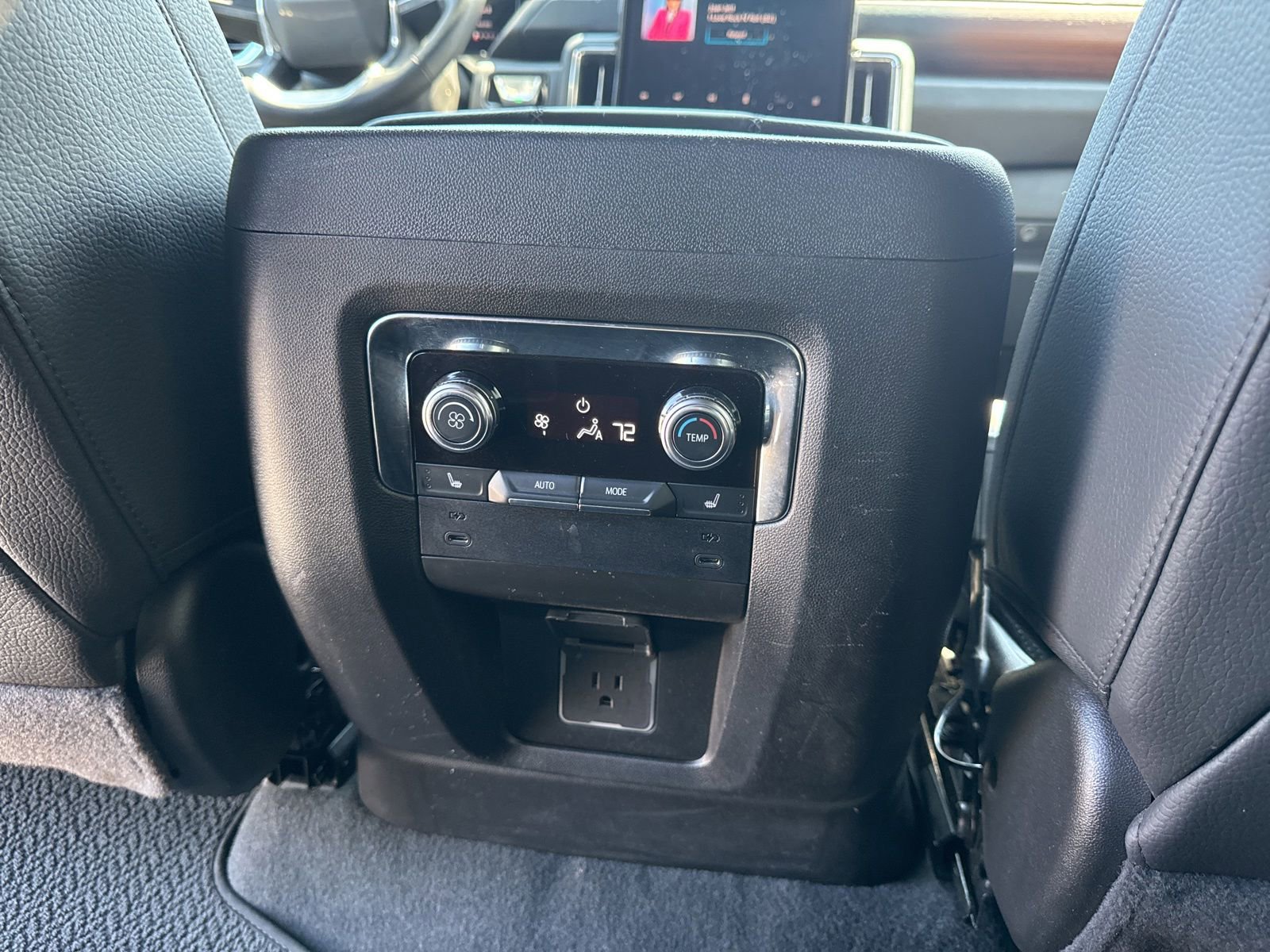 Used 2025 GMC Yukon XL Denali AWD/4WD image 17