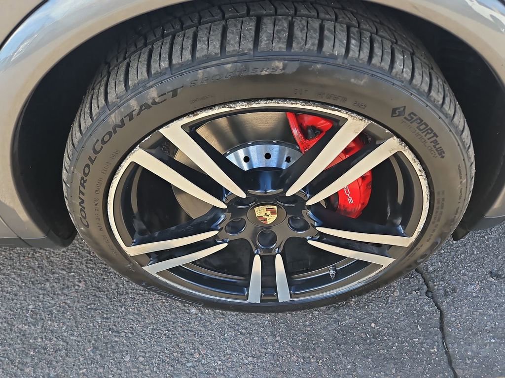 Used 2014 Porsche Cayenne Turbo image 10