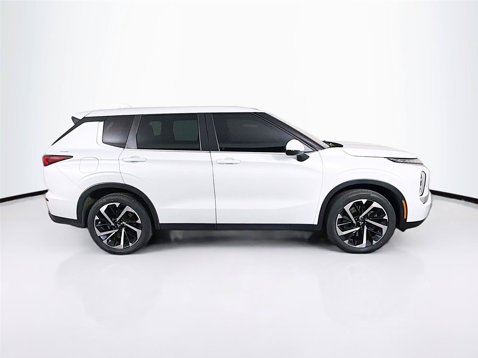 Used 2022 Mitsubishi Outlander ES AWD/4WD image 12