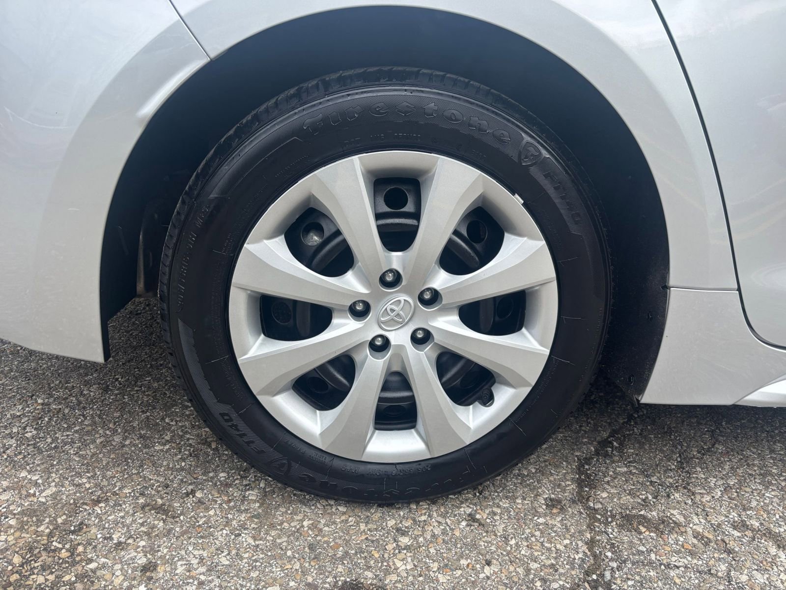 Used 2025 Toyota Corolla LE image 29