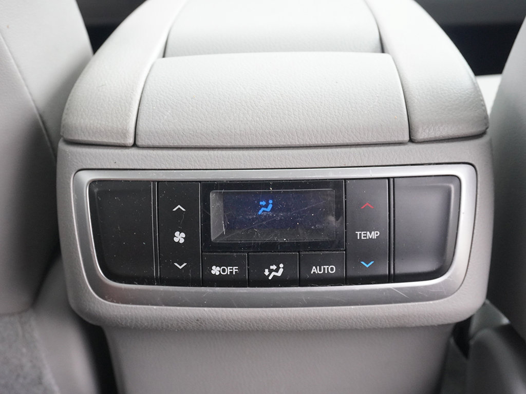 Used 2019 Toyota Highlander XLE AWD/4WD image 39