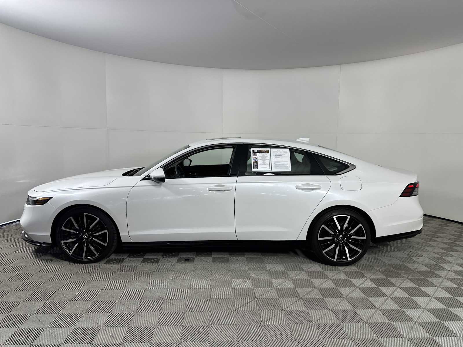 Used 2024 Honda Accord Touring image 5