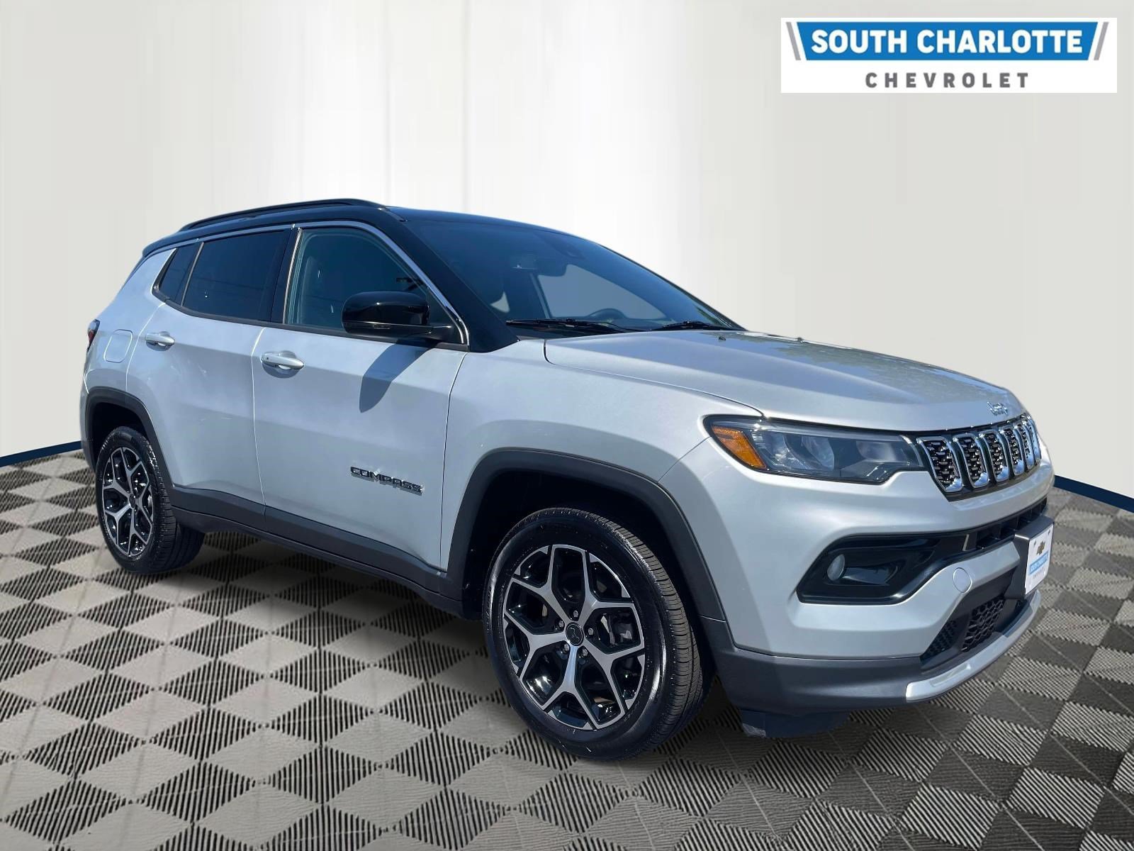 Used 2025 Jeep Compass Limited AWD/4WD image 3