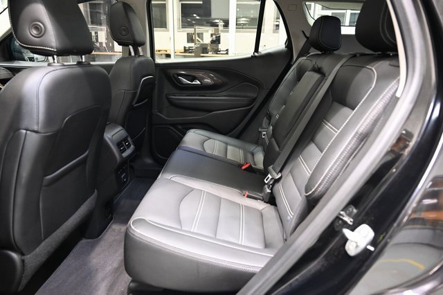 Used 2022 GMC Terrain Denali w/ Black Diamond Edition image 11