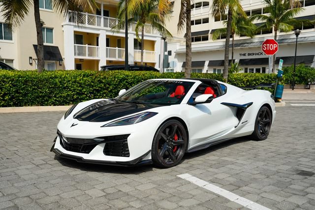 Used 2024 Chevrolet Corvette Z06 w/ Z07 Performance Package RWD image 2