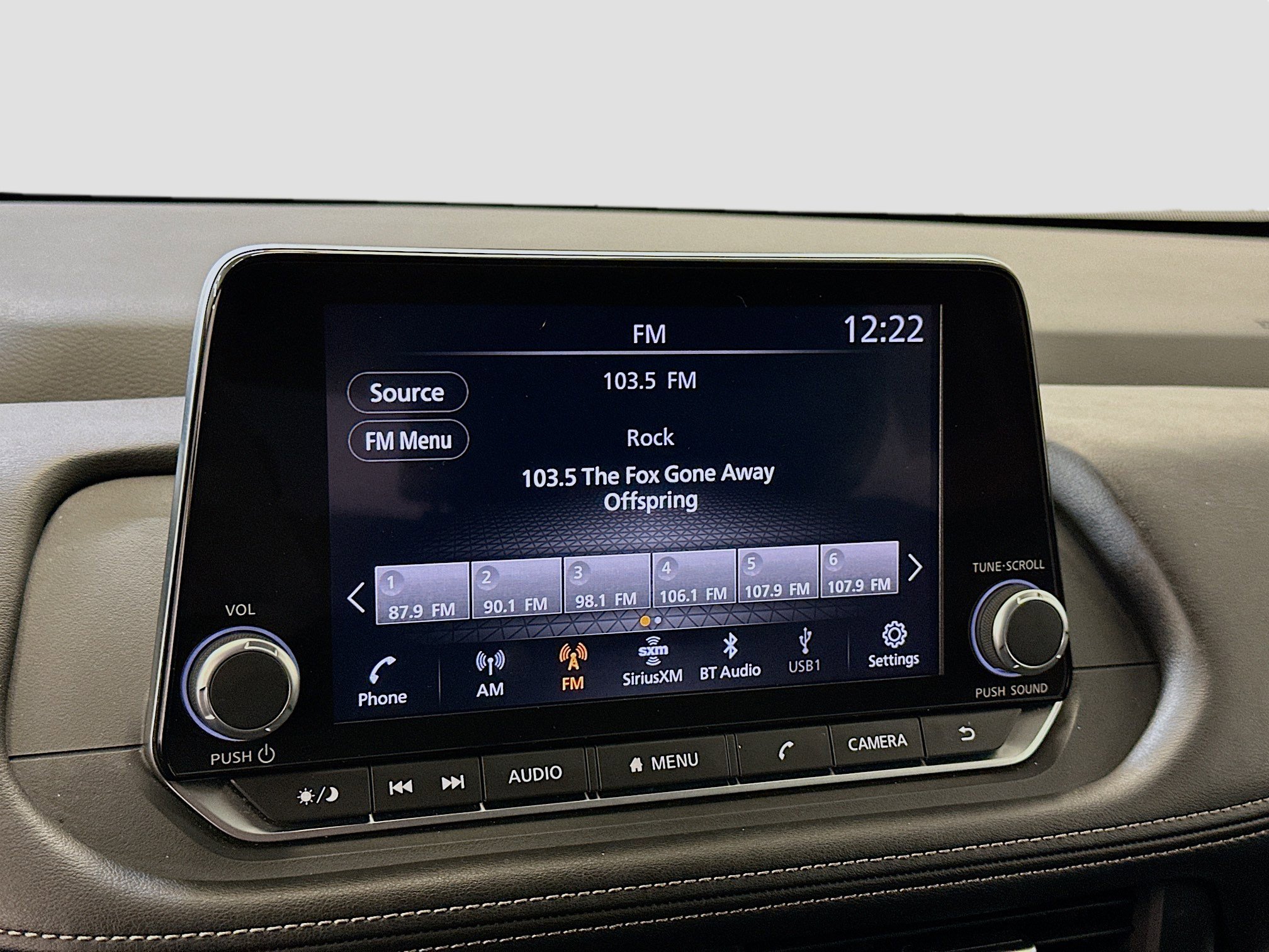 Used 2025 Nissan Rogue SV image 21