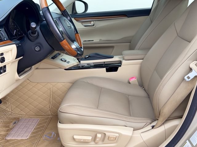 Used 2015 Lexus ES 300h w/ Navigation System Package FWD image 14