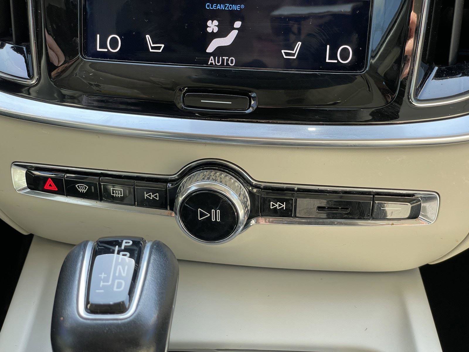 Used 2020 Volvo S60 T6 Momentum image 23