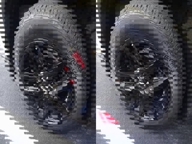 Used 2021 Chevrolet Traverse Premier w/ Redline Edition image 12