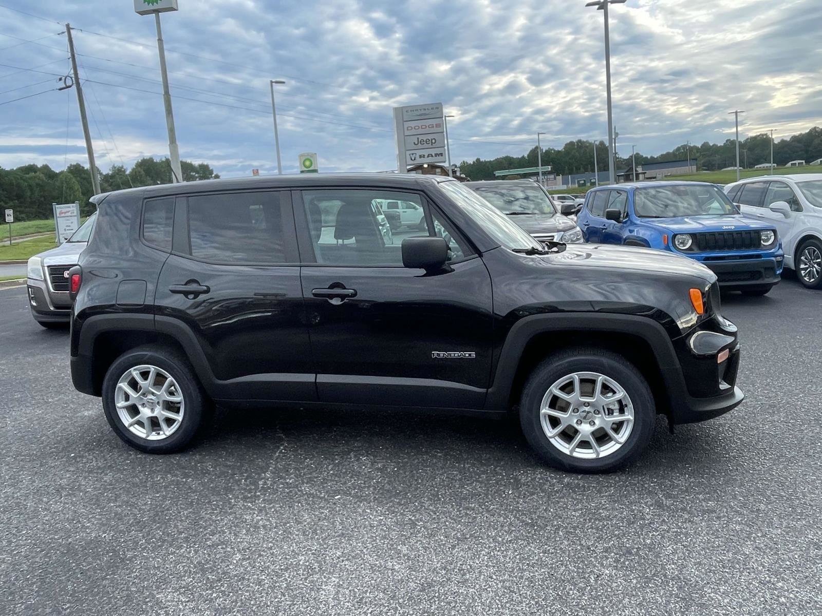 Certified 2023 Jeep Renegade Latitude image 15