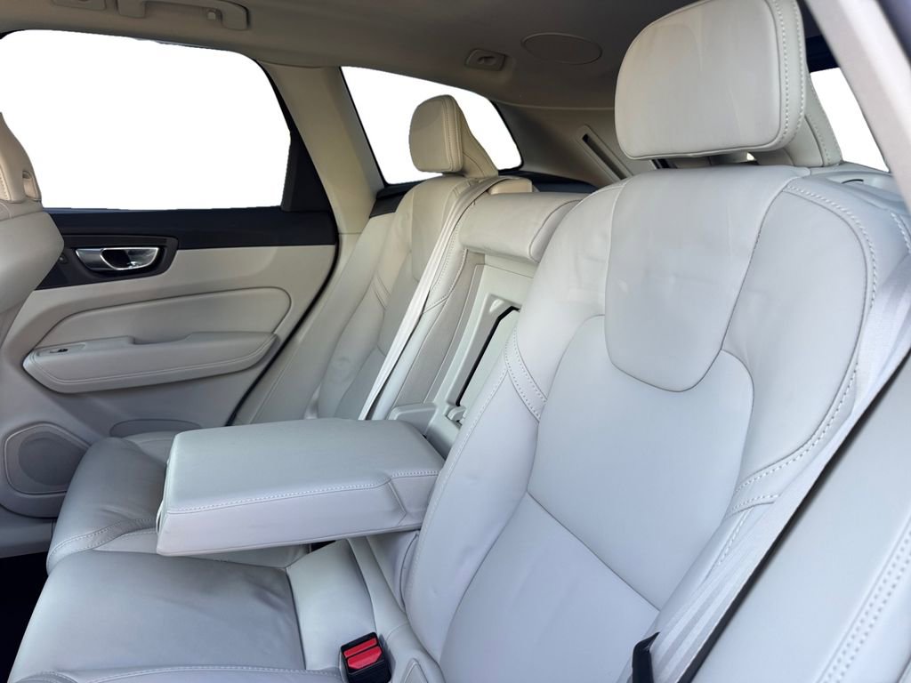 Certified 2024 Volvo XC60 B5 Ultimate w/ Protection Package Premier AWD/4WD image 25