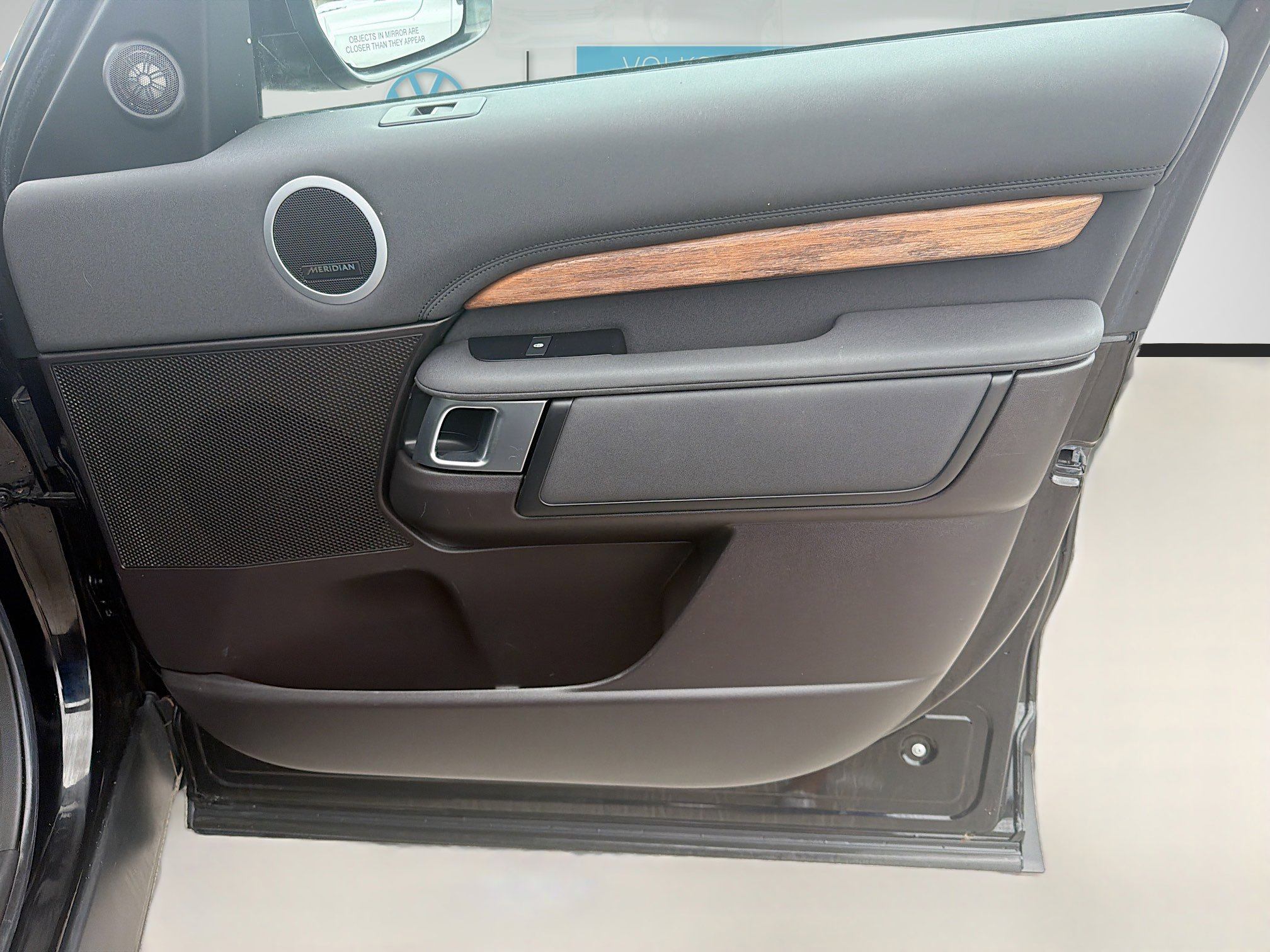 Used 2018 Land Rover Discovery HSE image 34