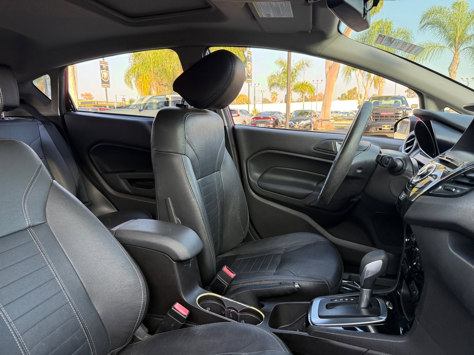 Used 2014 Ford Fiesta Titanium image 19