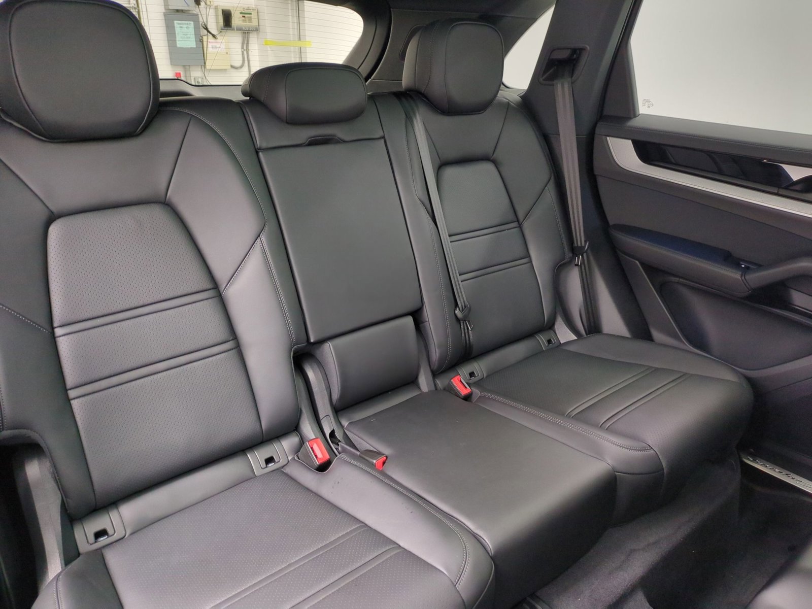 Used 2025 Porsche Cayenne image 23