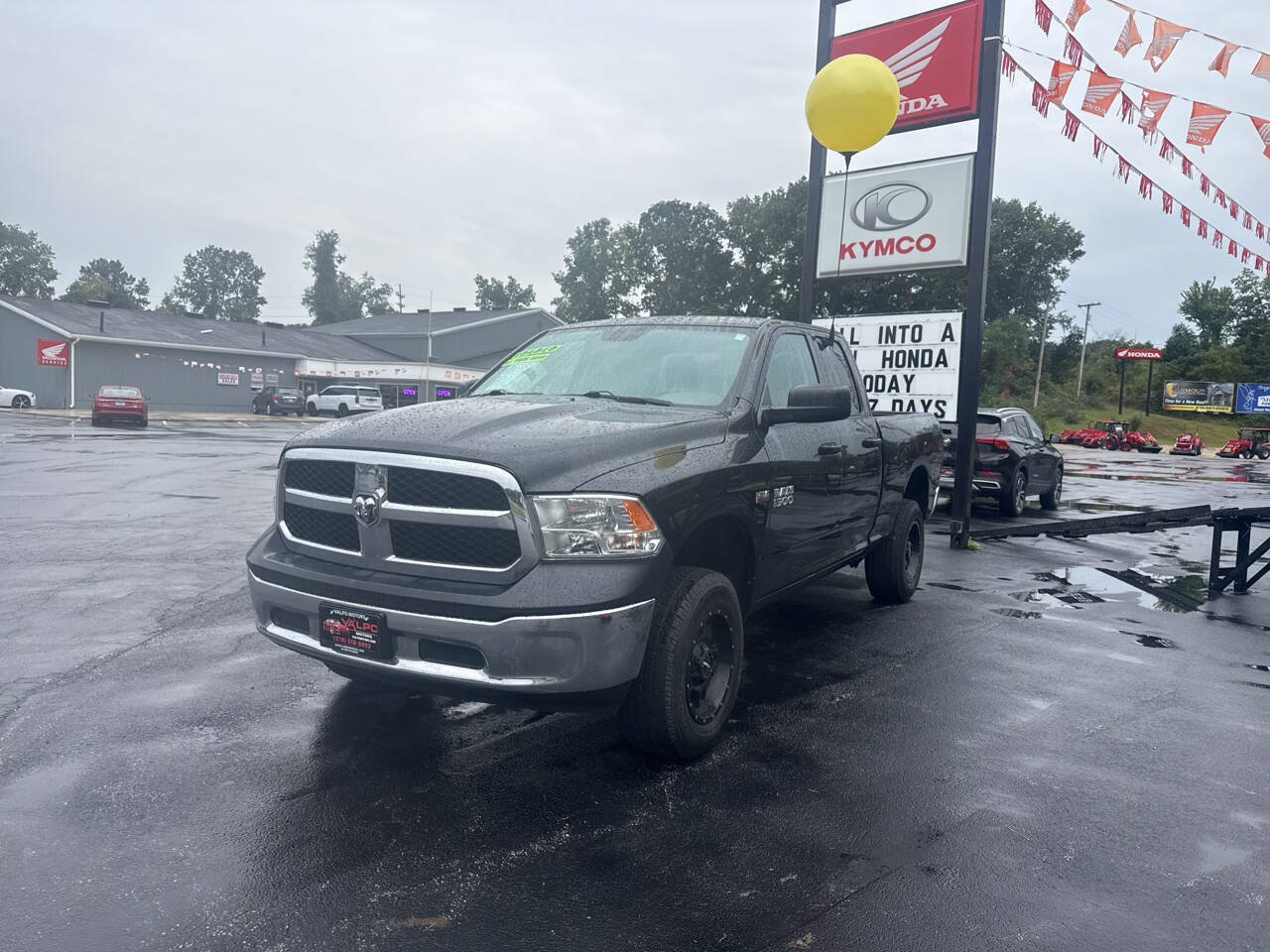 Used 2017 RAM 1500 ST w/ SXT Appearance Group AWD/4WD image 2