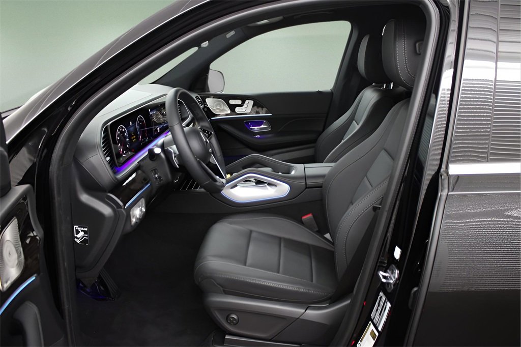 Used 2025 Mercedes-Benz GLS 450 4MATIC image 6