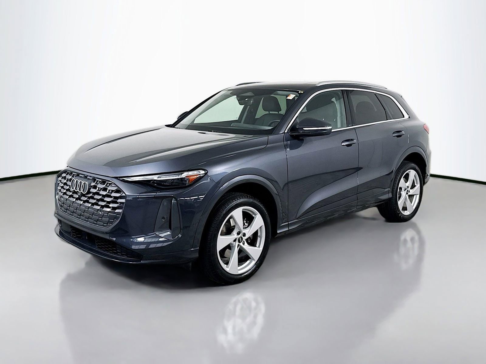 Certified 2025 Audi Q5 Premium w/ Premium Plus AWD/4WD image 1
