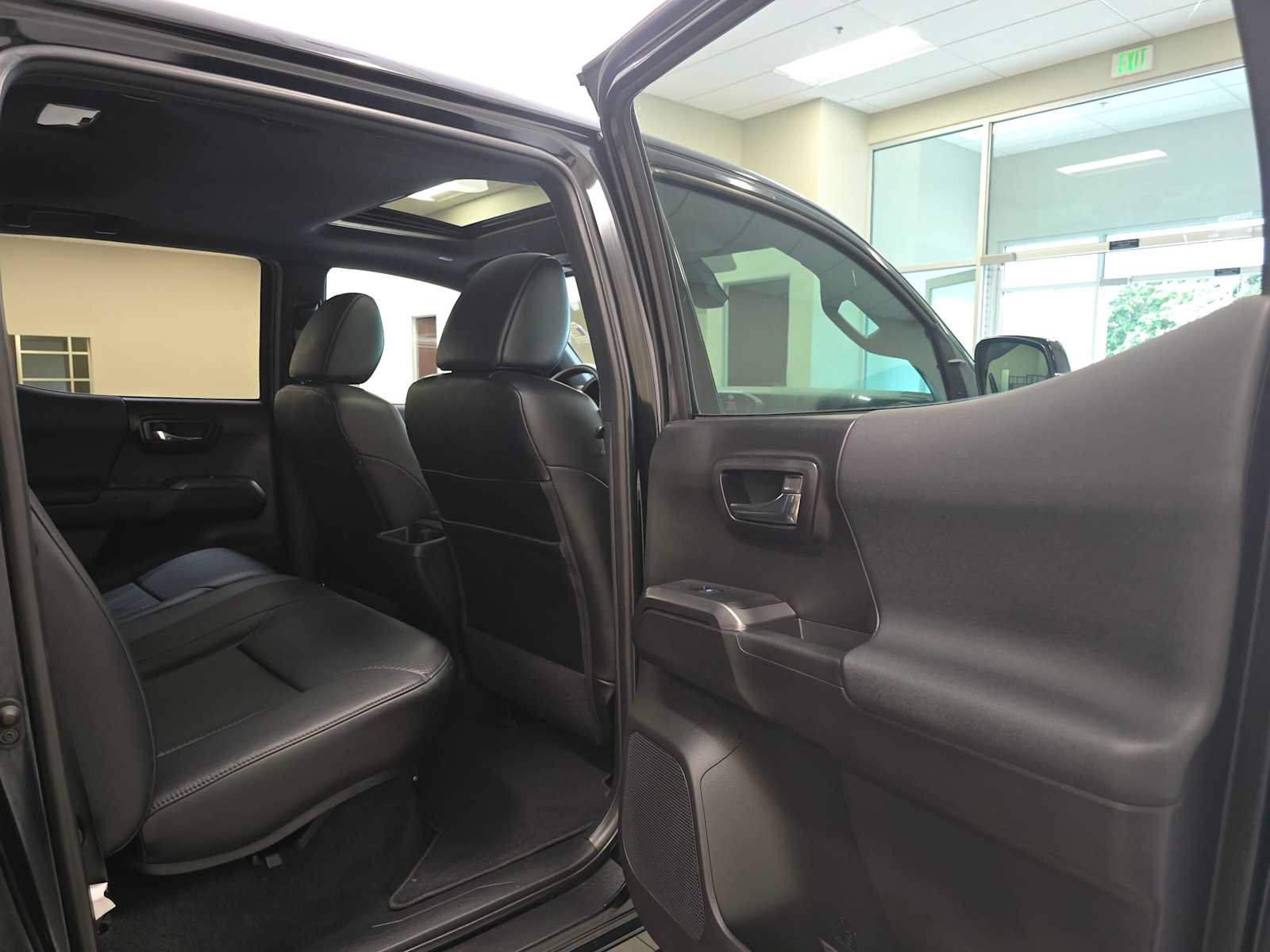Used 2020 Toyota Tacoma TRD Off-Road w/ TRD Premium Off Road Package AWD/4WD image 26