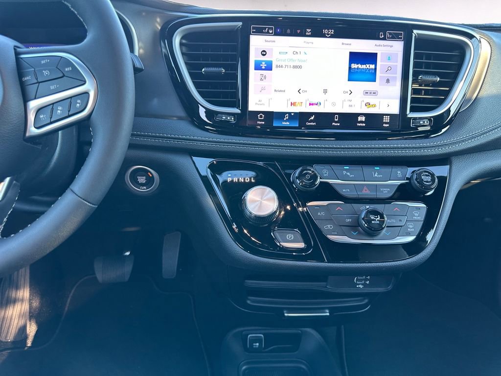 New 2026 Chrysler Pacifica Select image 11