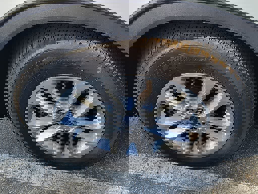 Used 2022 Ford Escape SE image 2