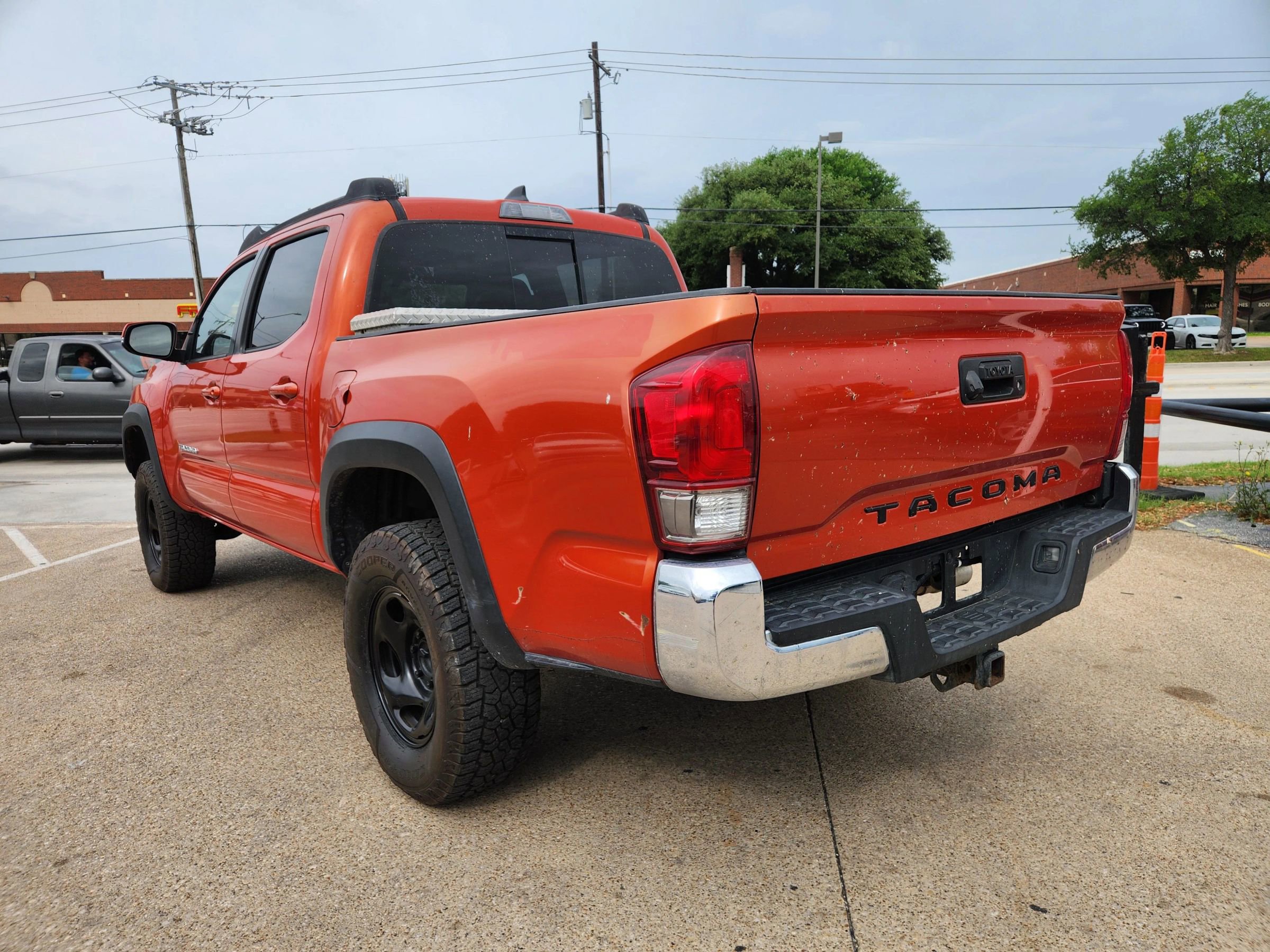 Used 2017 Toyota Tacoma TRD Off-Road w/ Tow Package (A/T) image 3
