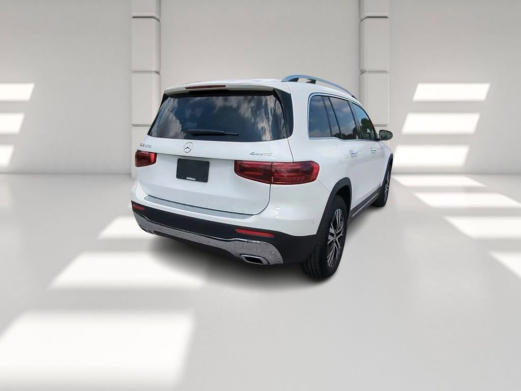 Used 2025 Mercedes-Benz GLB 250 4MATIC image 5