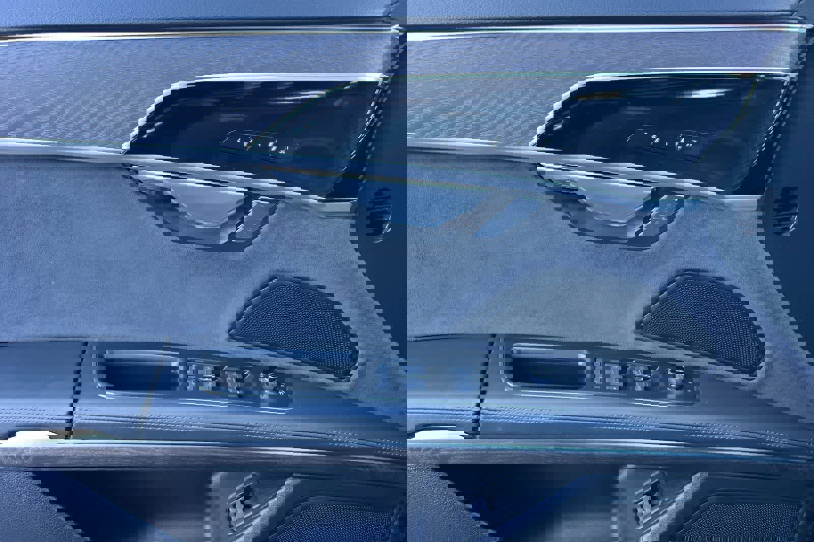 Used 2023 Audi A8 L 3.0T image 13