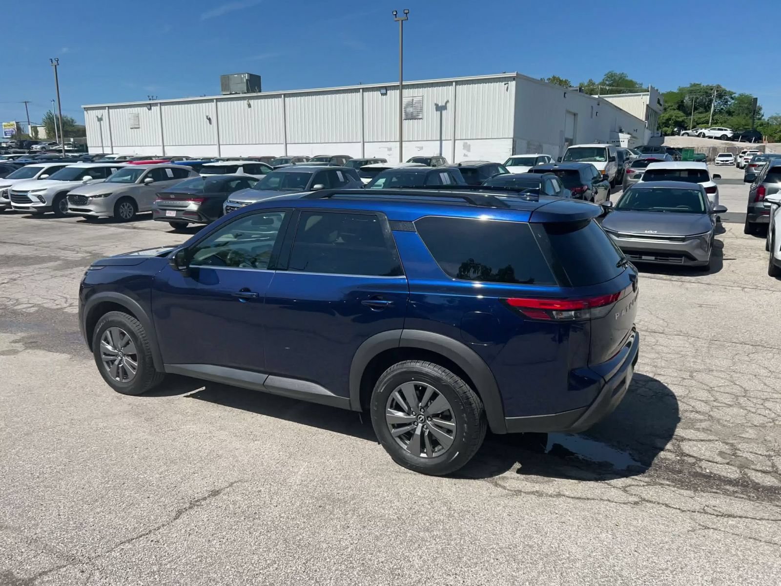 Used 2025 Nissan Pathfinder SV FWD image 9