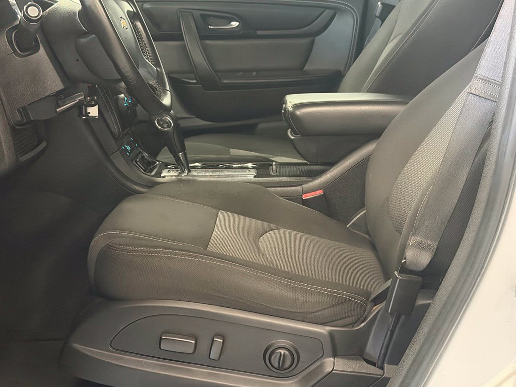 Used 2017 Chevrolet Traverse LT w/ Style and Technology Package AWD/4WD image 12