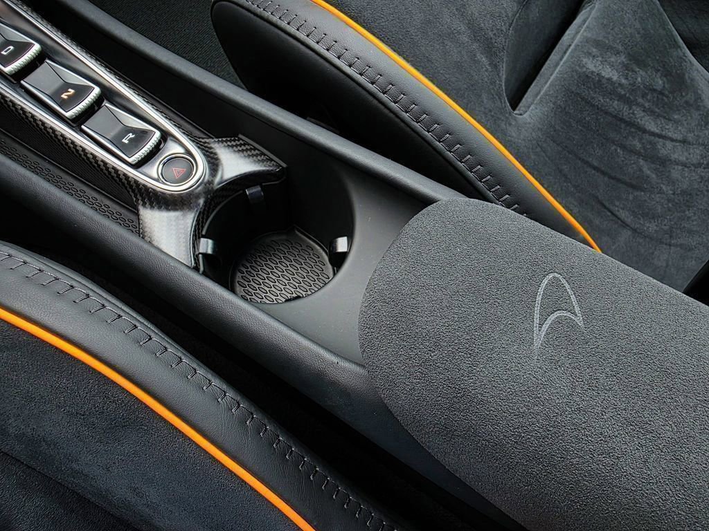 Used 2025 McLaren Artura Spider image 44