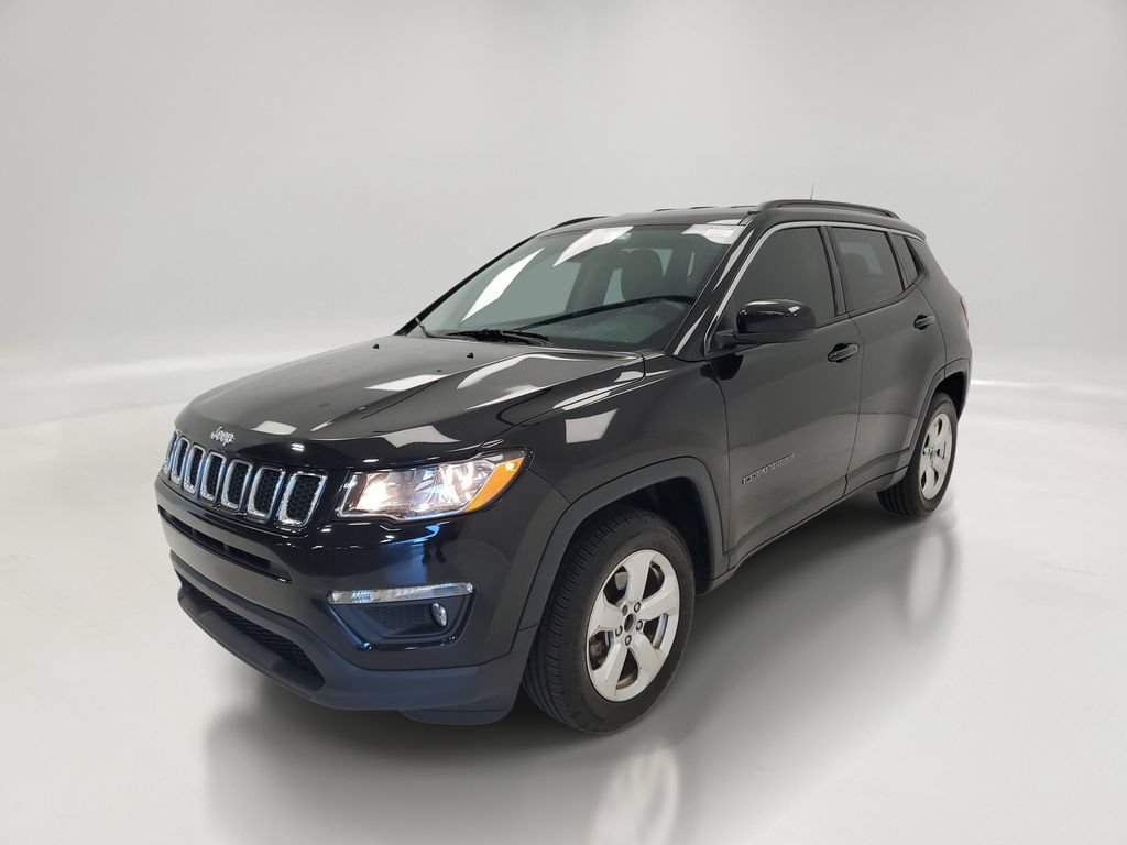 Used 2017 Jeep Compass Latitude w/ Popular Equipment Group AWD/4WD image 3