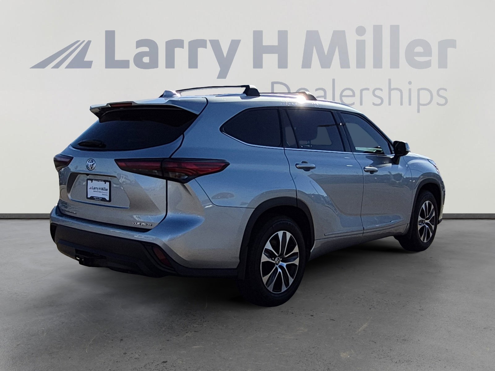 Used 2021 Toyota Highlander XLE image 5