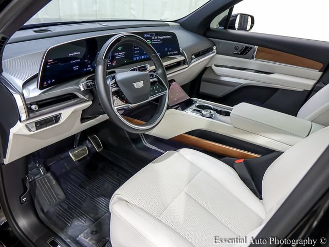 Certified 2026 Cadillac Vistiq Luxury AWD/4WD image 11