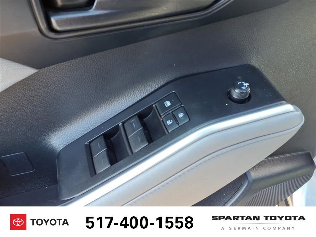 Used 2021 Toyota Highlander LE image 14