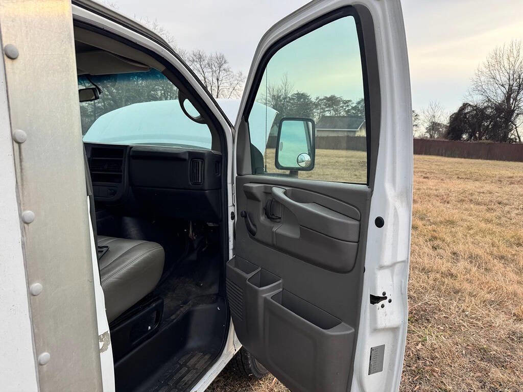 Used 2014 Chevrolet Express 3500 image 9