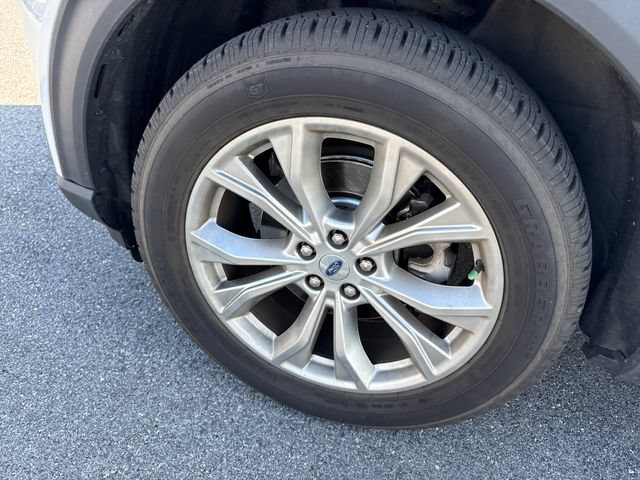 Used 2021 Ford Explorer XLT w/ Equipment Group 202A AWD/4WD image 14