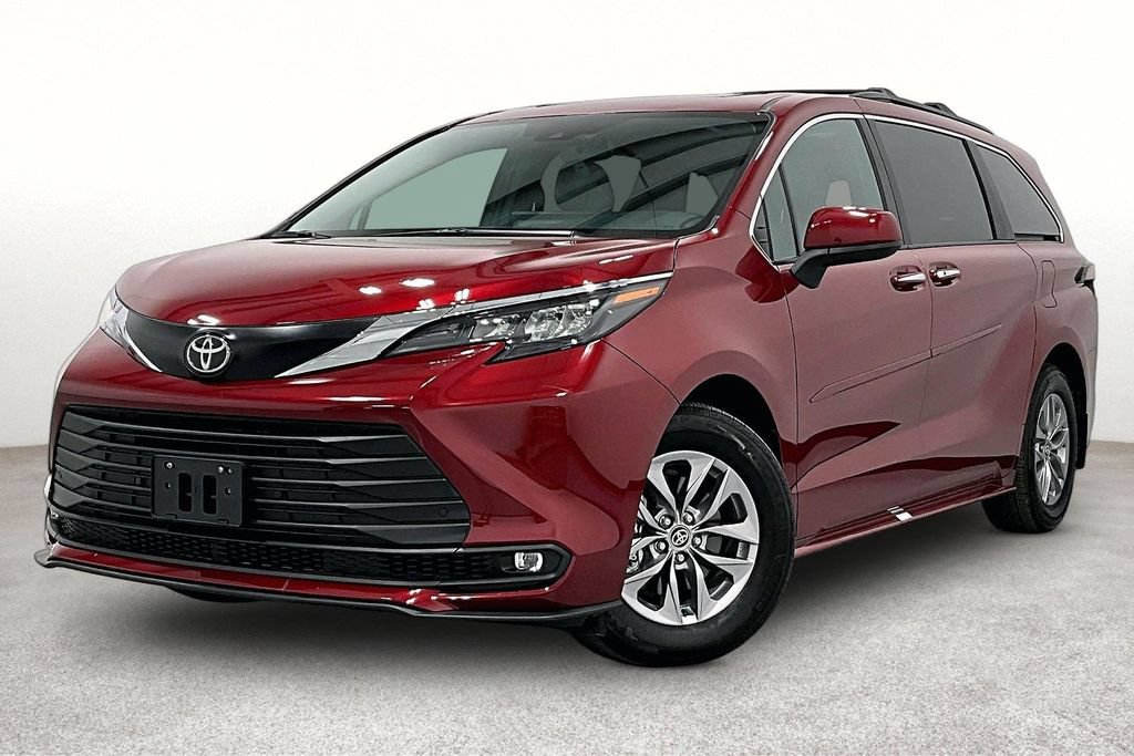 Used 2026 Toyota Sienna XLE FWD image 14