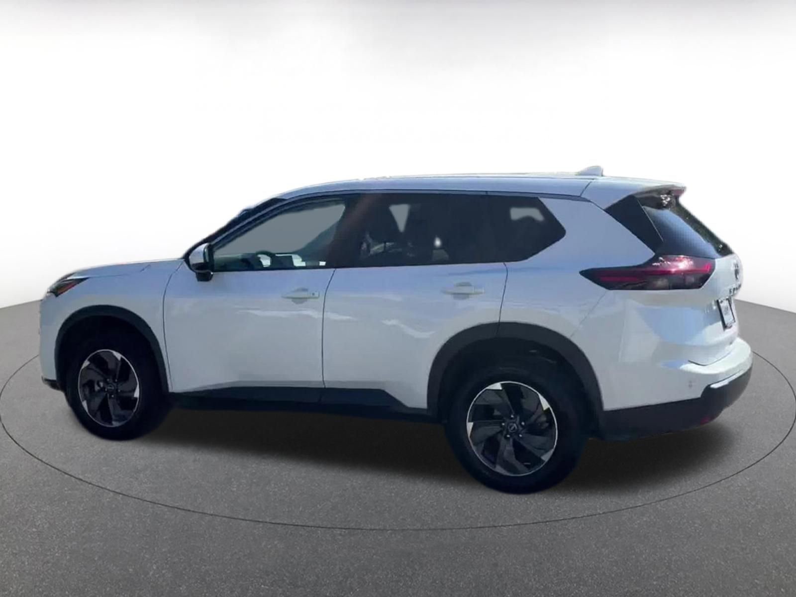 Used 2025 Nissan Rogue SV FWD image 9