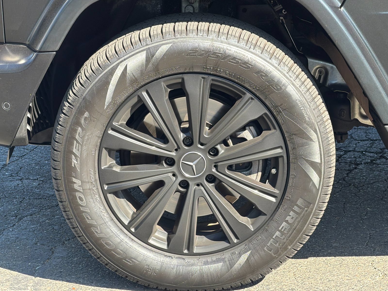 Used 2022 Mercedes-Benz G 550 image 25