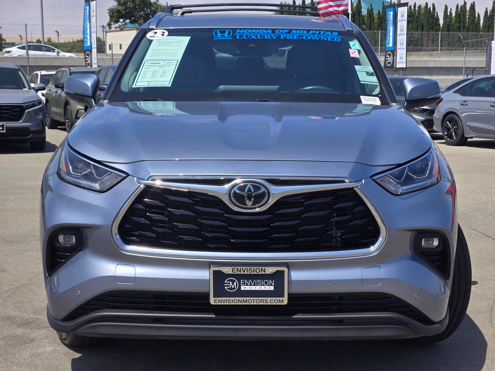Used 2023 Toyota Highlander Limited FWD image 2